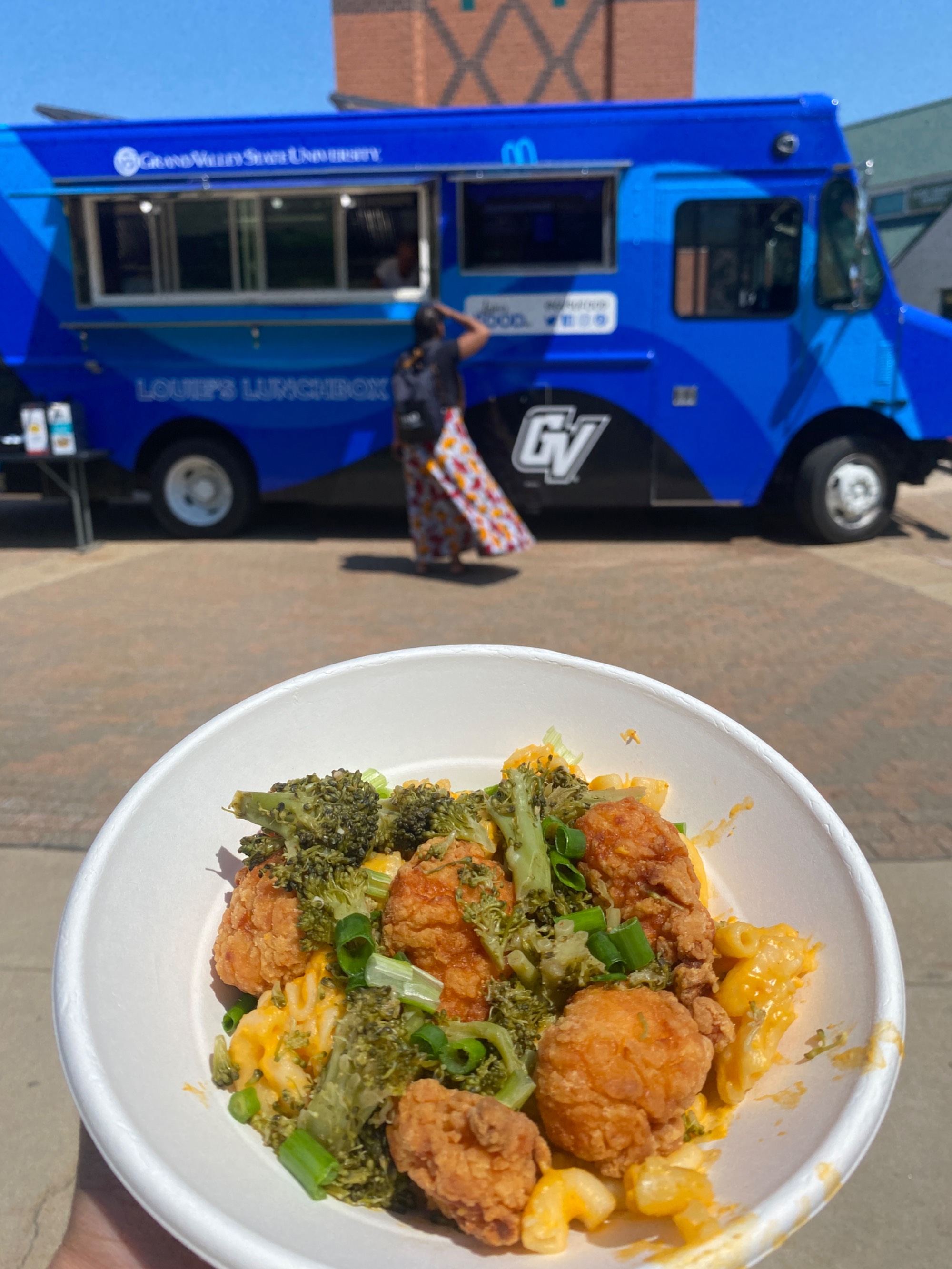 Mac & Cheese with crispy chicken tenders and broccoli on top